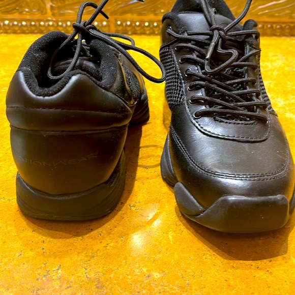 Motion Wear tennis shoe/jazz dance shoe - Picture 2 of 8